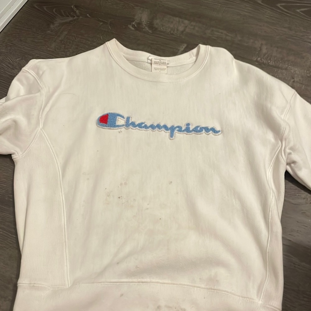 selling white long sleeve🤎